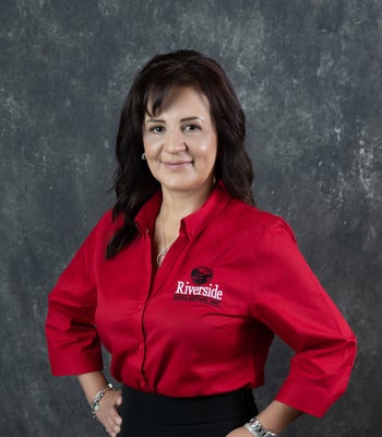 Portrait of Angela Gonzalez, Sales Associate.