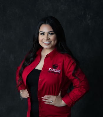 Portrait of Paula Gonzalez, Sales Associate.